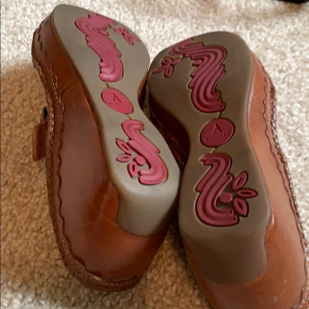 Like-New Clark’s Artisan Collection Wedges View 4
